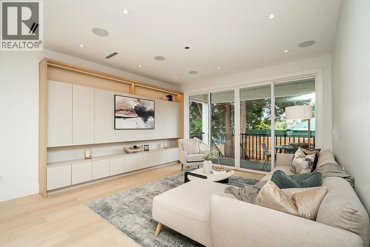 1 1065 RIDLEY DRIVE
