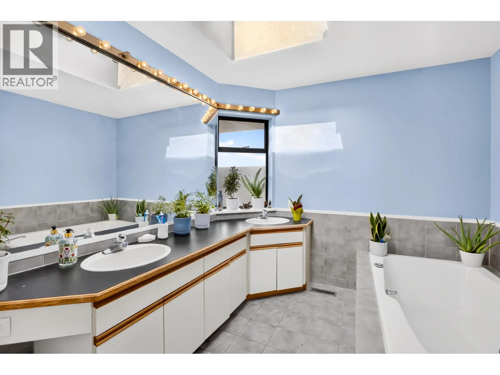 1112 ALDERSIDE ROAD