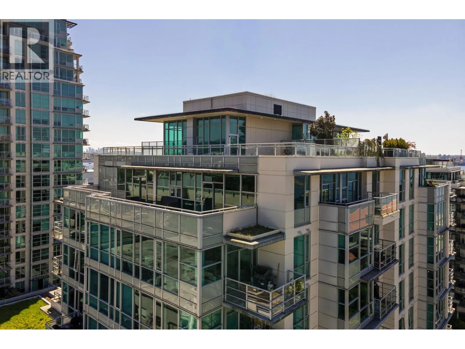 PH1 168 E ESPLANADE