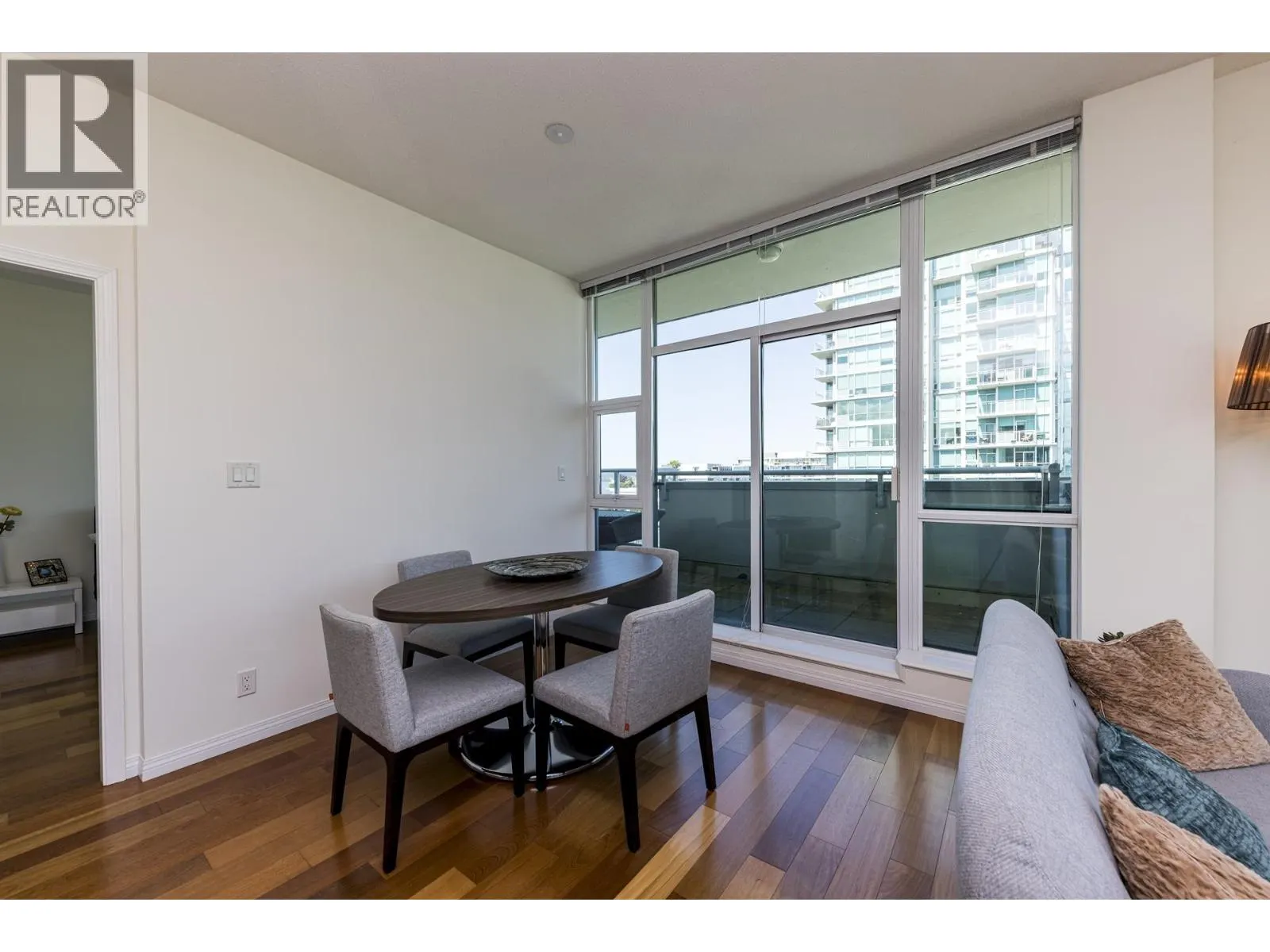 PH1 168 E ESPLANADE