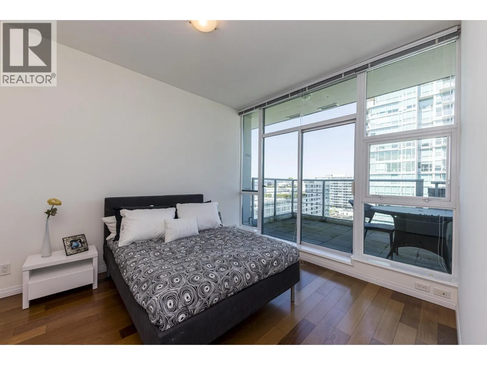 PH1 168 E ESPLANADE