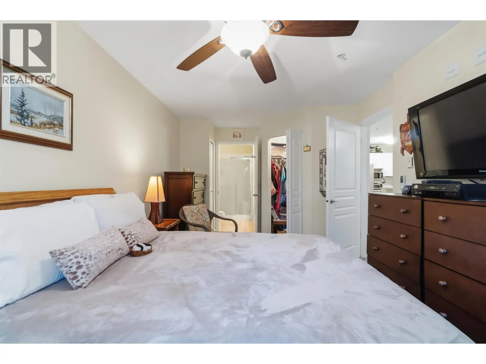411 960 LYNN VALLEY ROAD