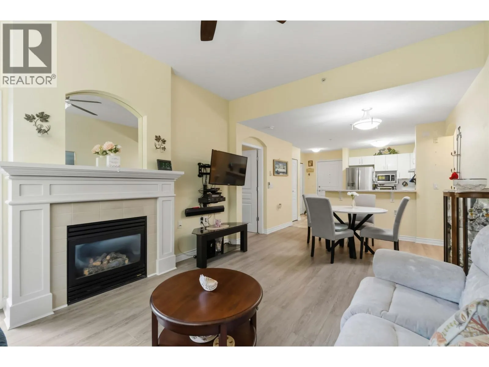 411 960 LYNN VALLEY ROAD