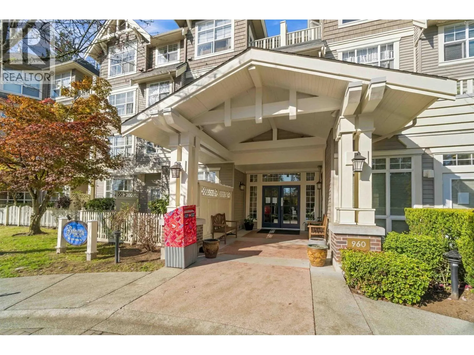 411 960 LYNN VALLEY ROAD
