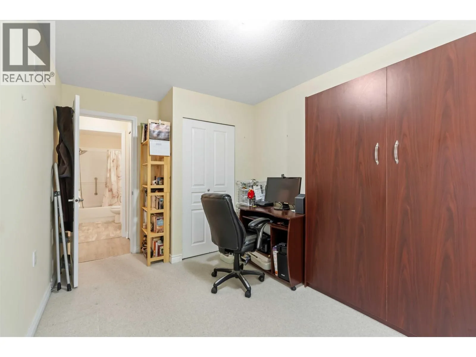 411 960 LYNN VALLEY ROAD