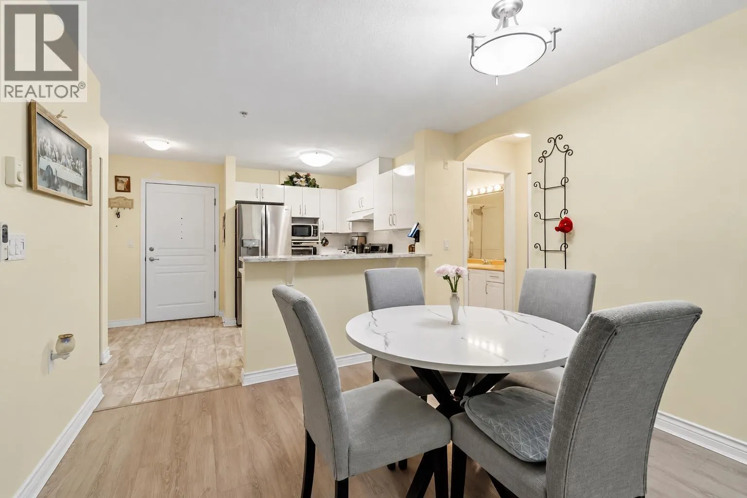 411 960 LYNN VALLEY ROAD