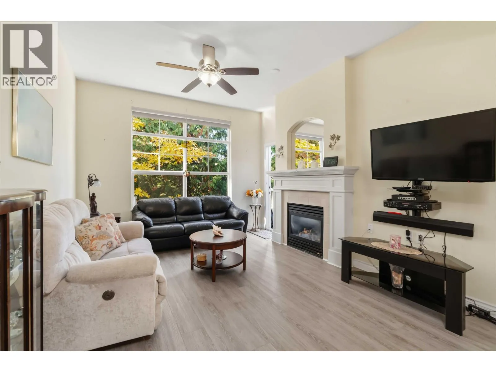411 960 LYNN VALLEY ROAD