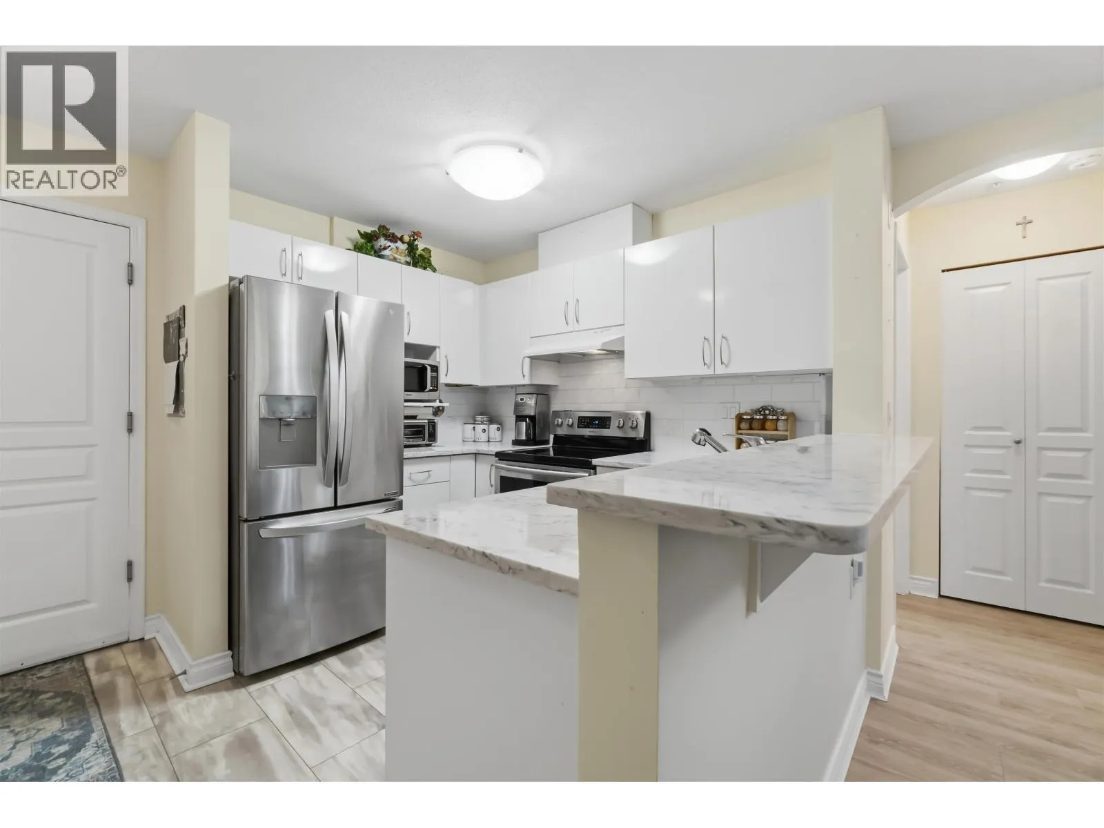 411 960 LYNN VALLEY ROAD