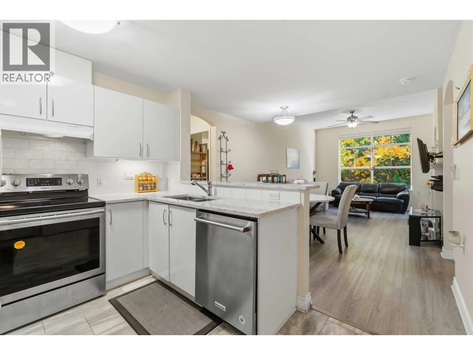 411 960 LYNN VALLEY ROAD