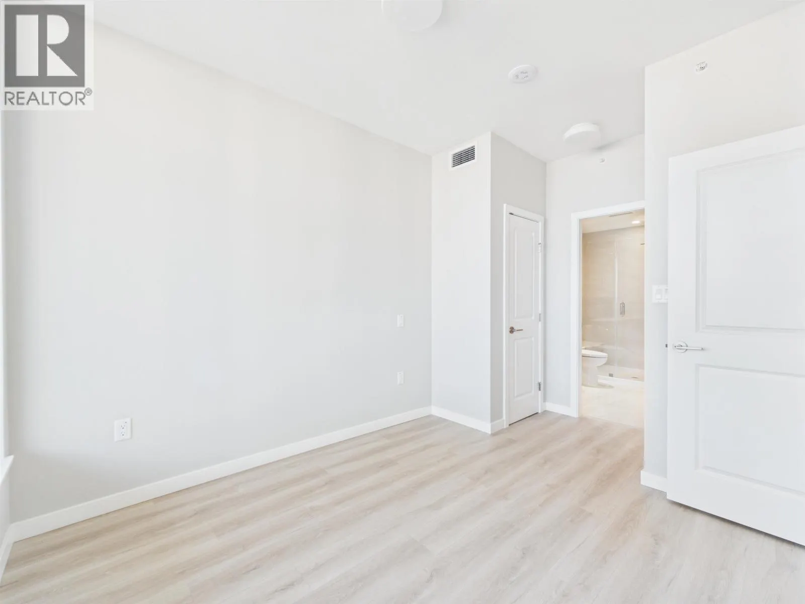 1804 5938 OLIVE AVENUE