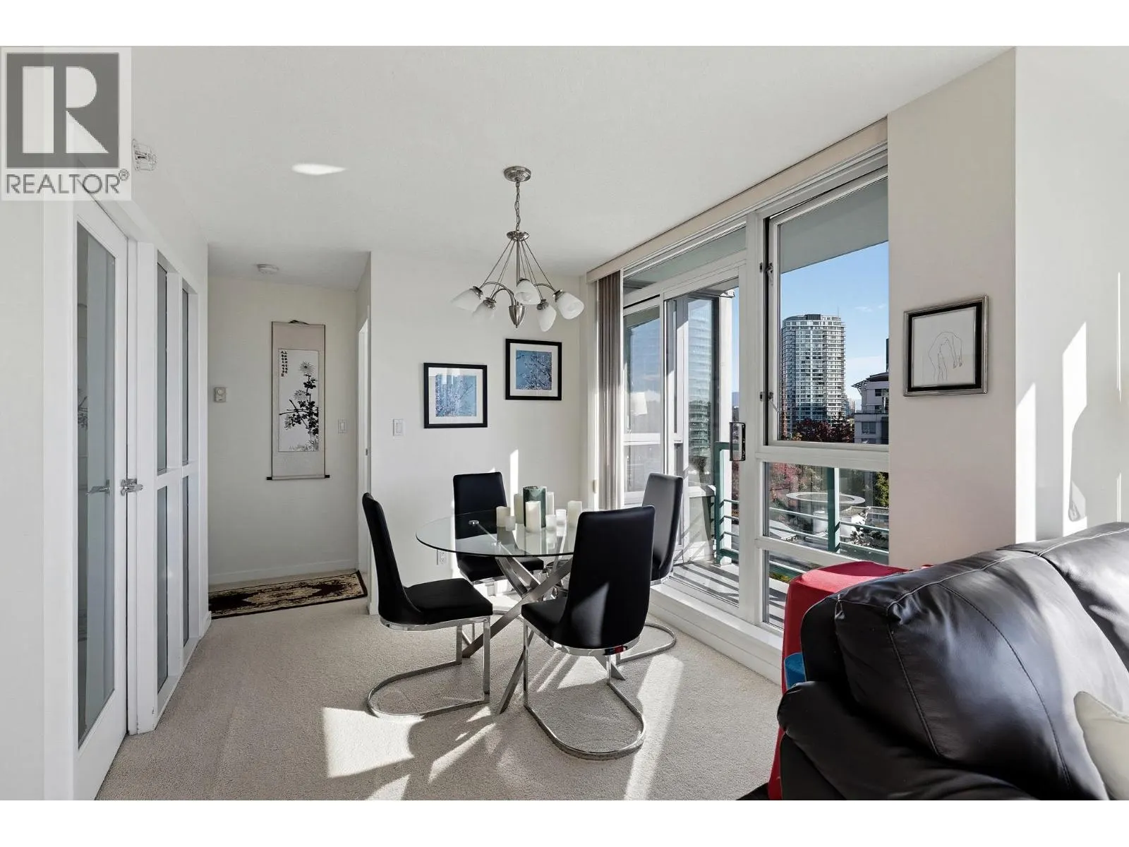 901 1067 MARINASIDE CRESCENT