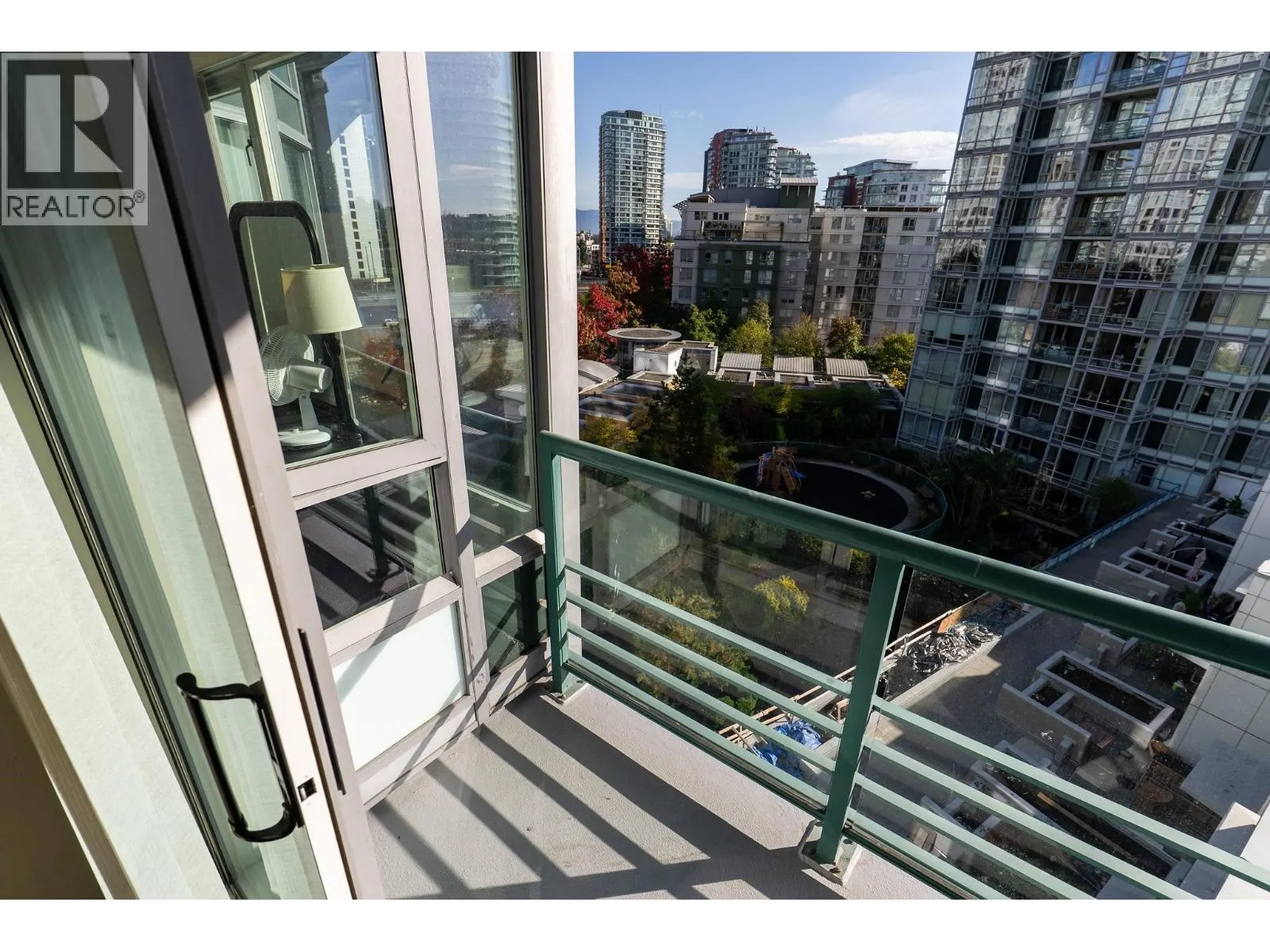 901 1067 MARINASIDE CRESCENT
