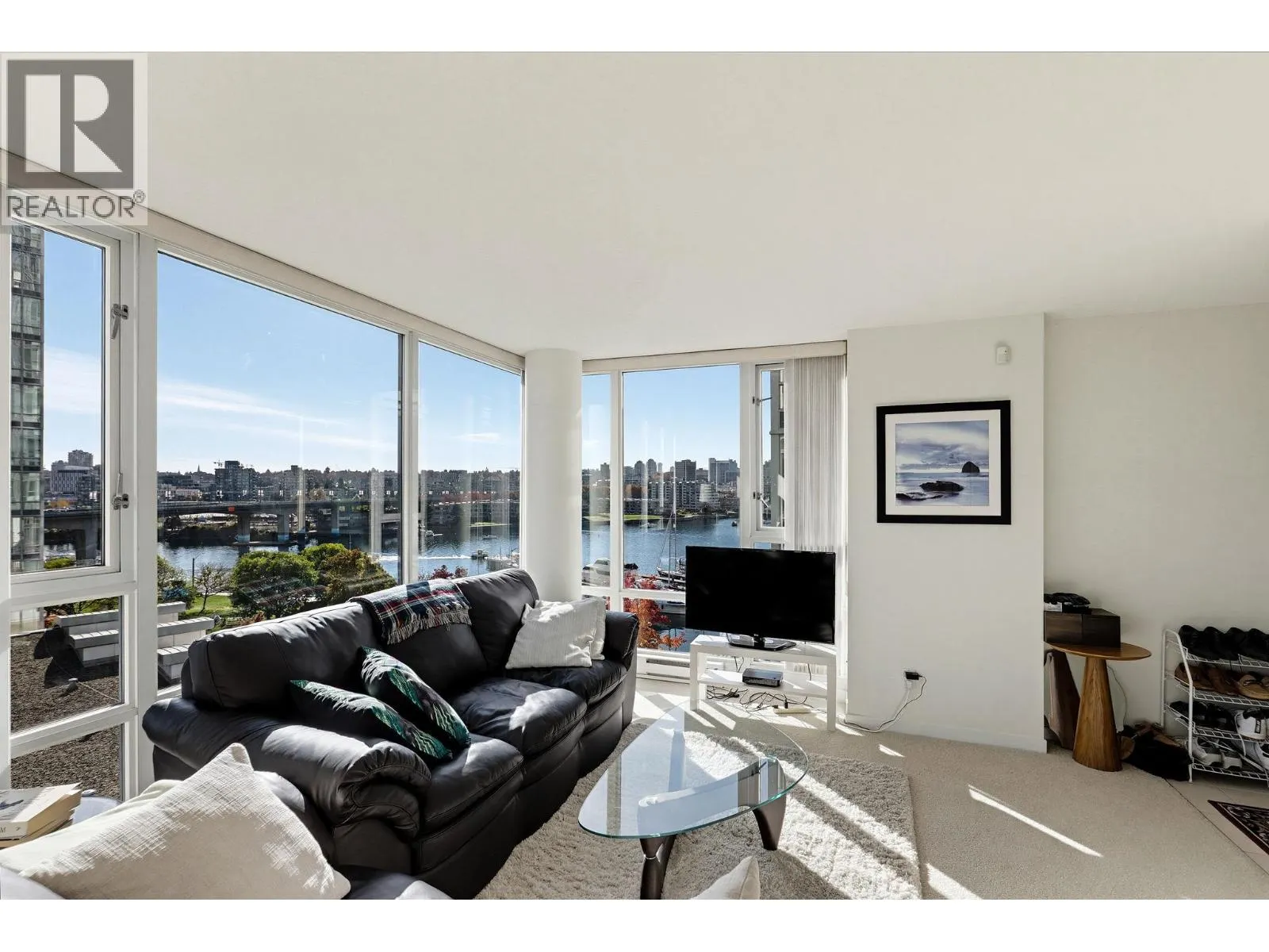 901 1067 MARINASIDE CRESCENT