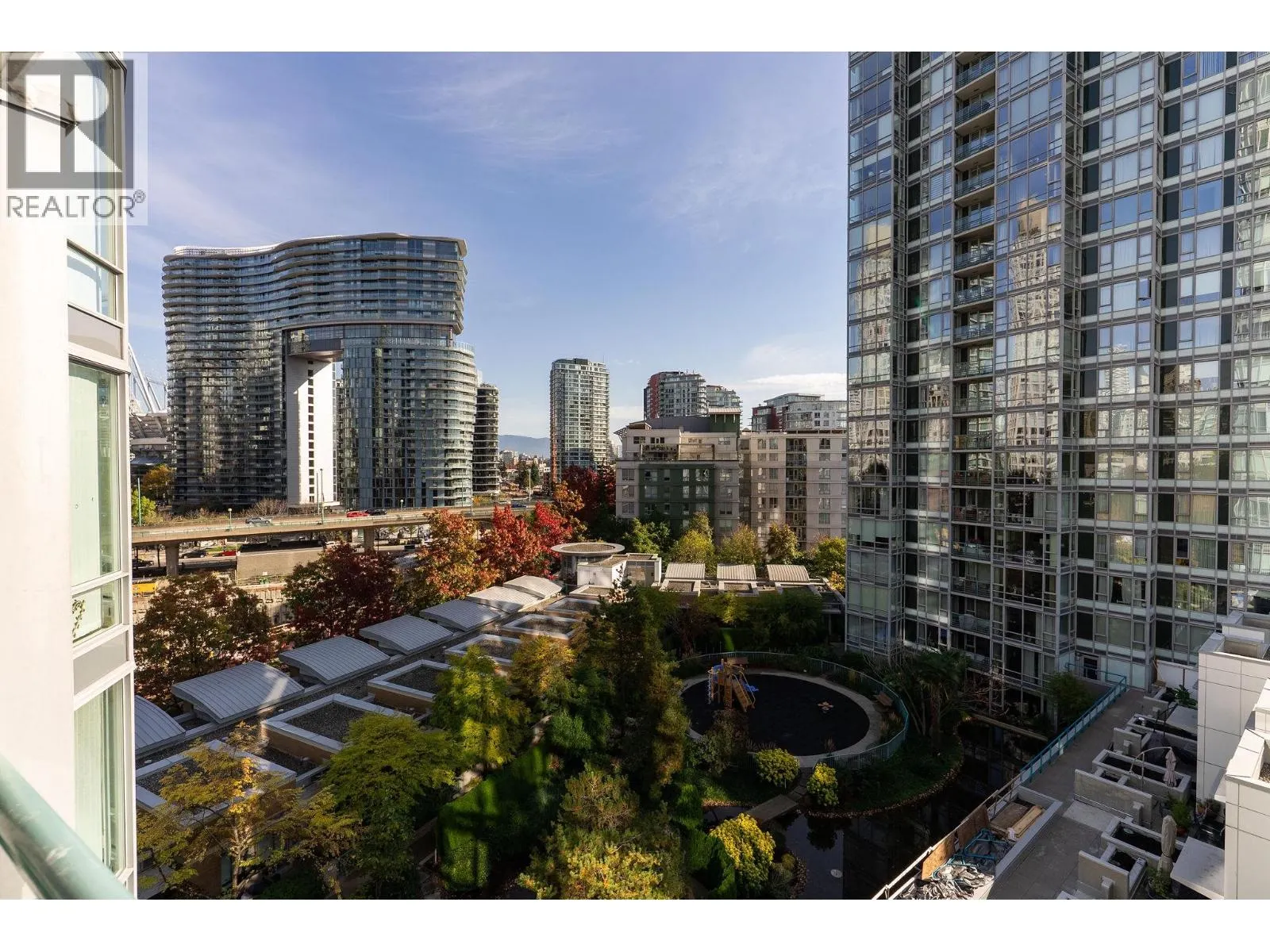 901 1067 MARINASIDE CRESCENT