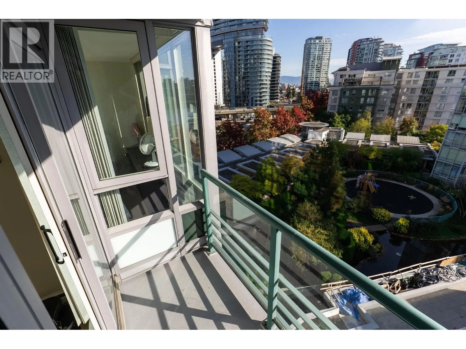 901 1067 MARINASIDE CRESCENT