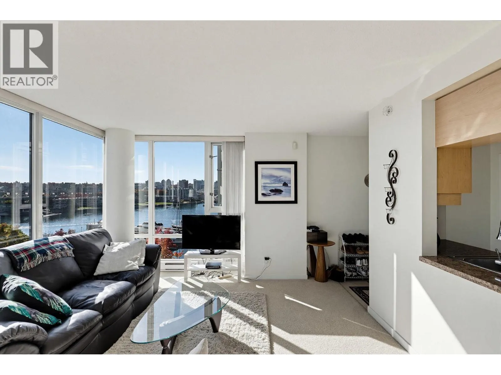 901 1067 MARINASIDE CRESCENT