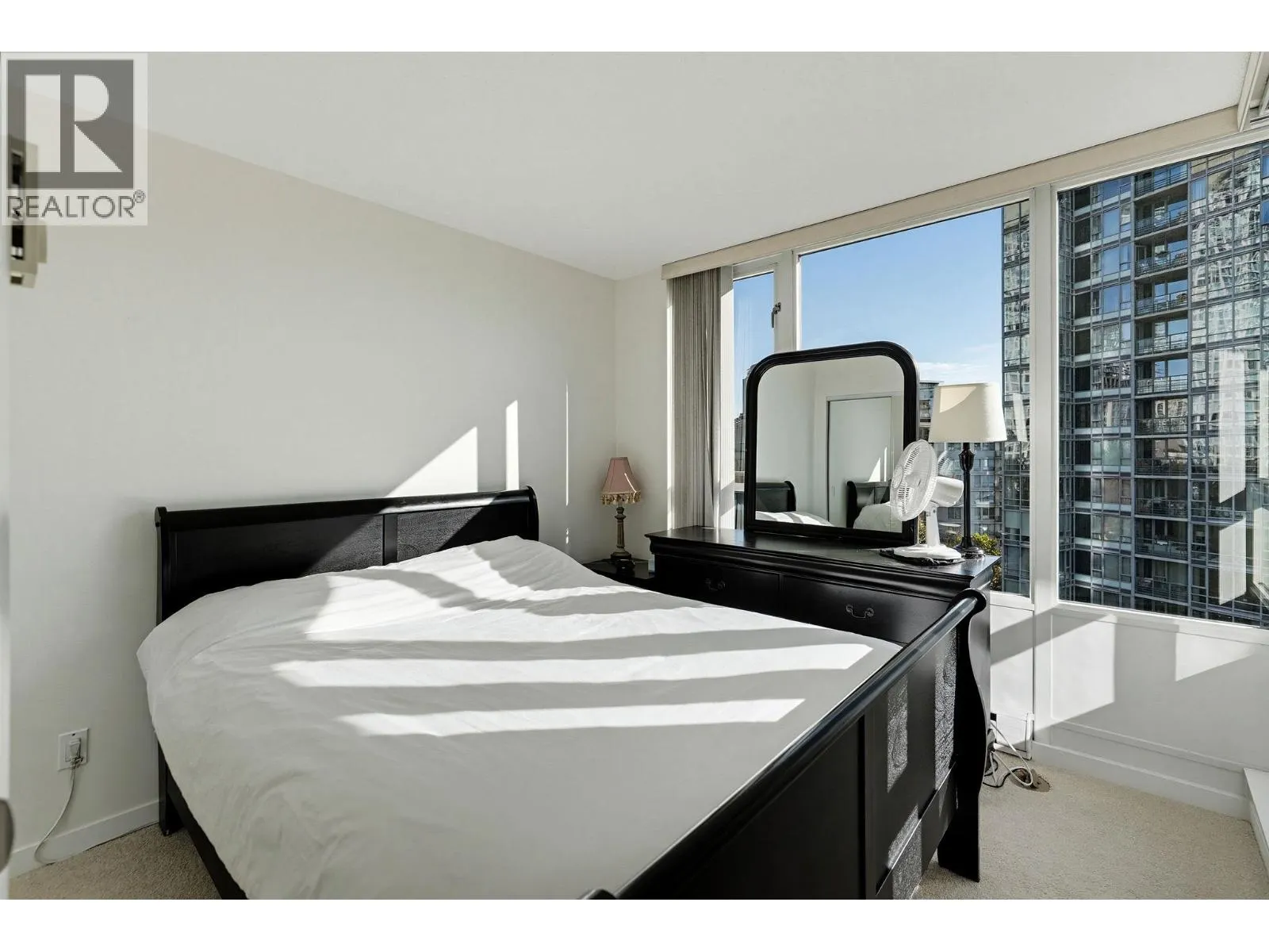 901 1067 MARINASIDE CRESCENT