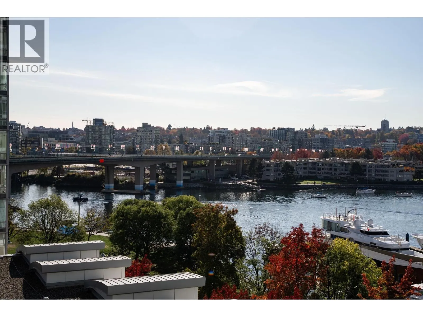 901 1067 MARINASIDE CRESCENT