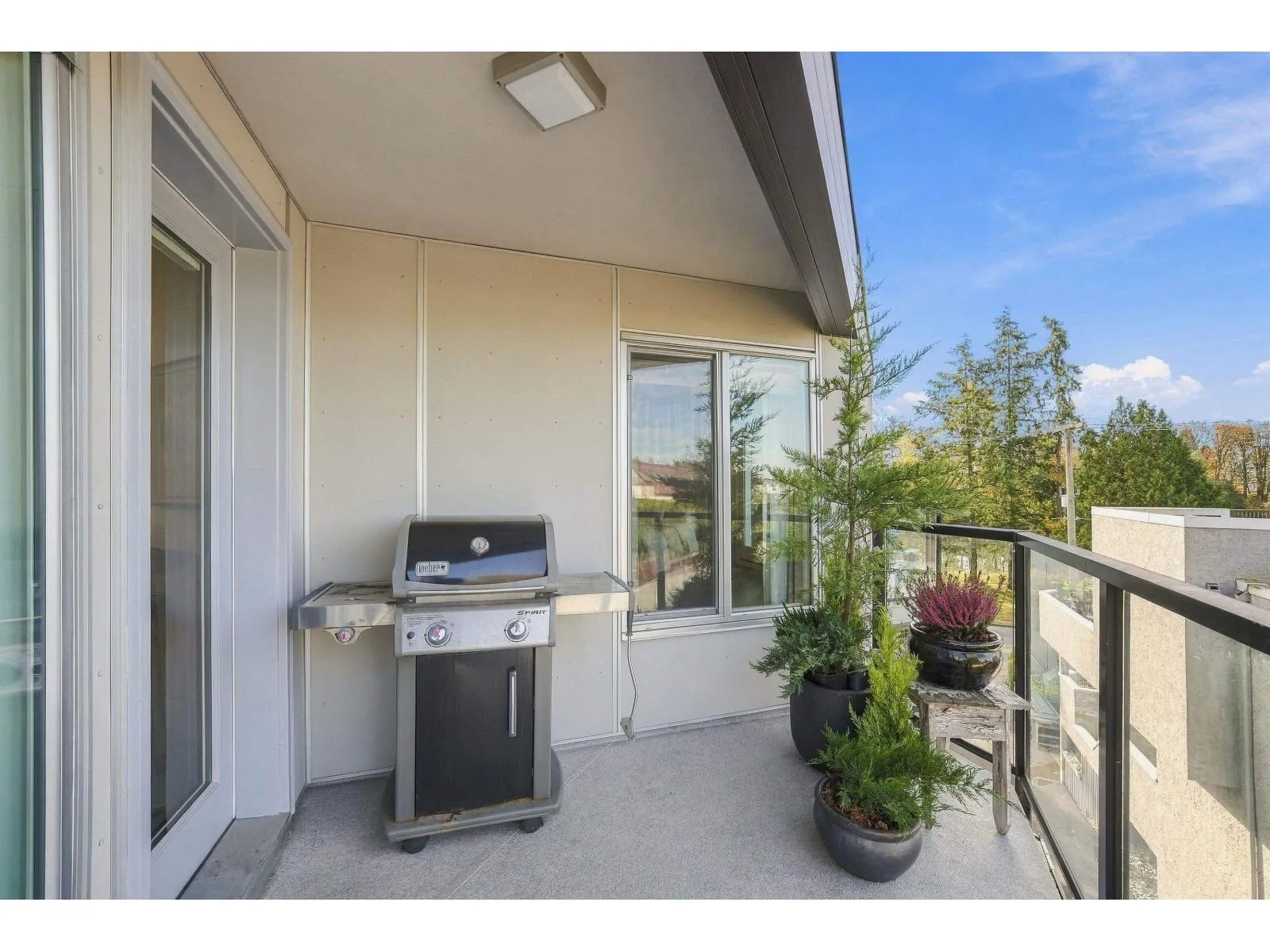 9 15989 MARINE DRIVE