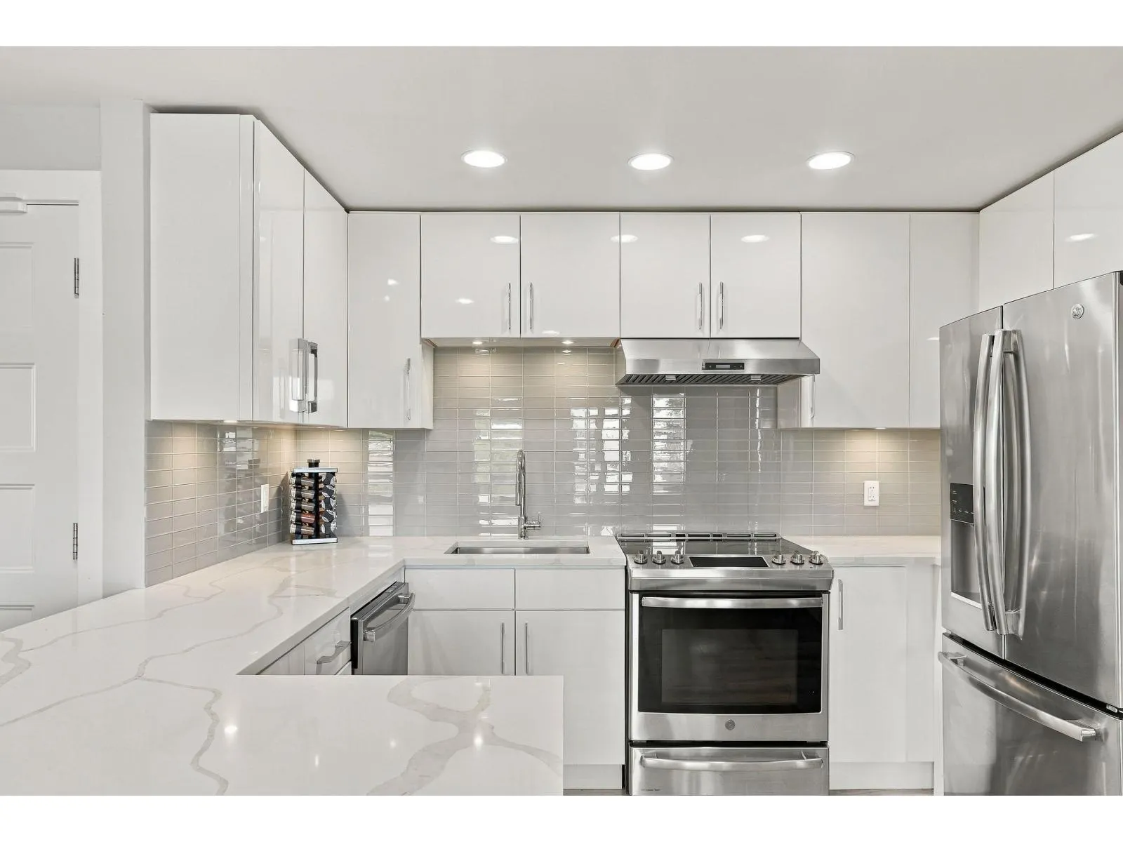 9 15989 MARINE DRIVE