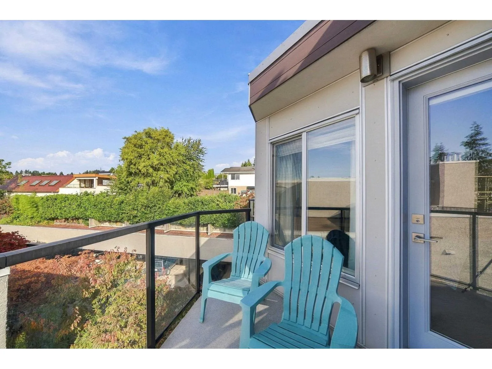9 15989 MARINE DRIVE