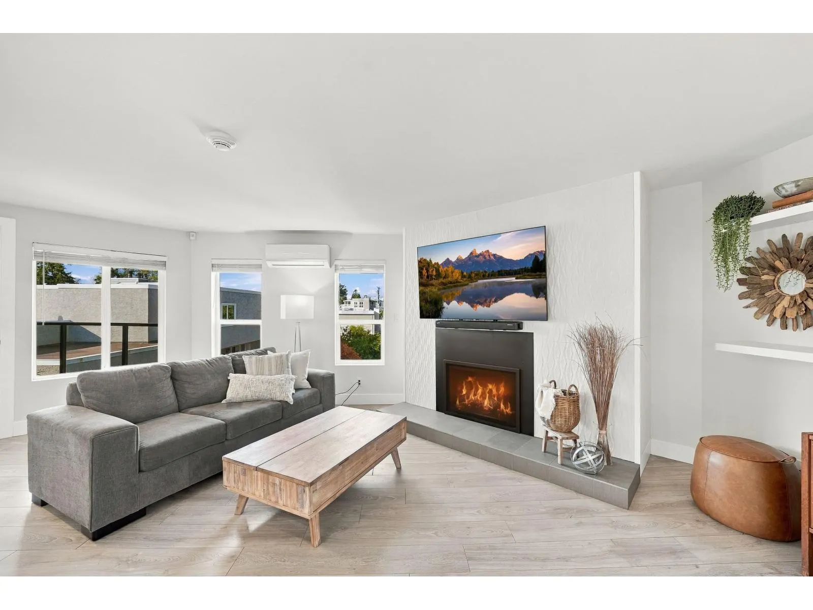 9 15989 MARINE DRIVE