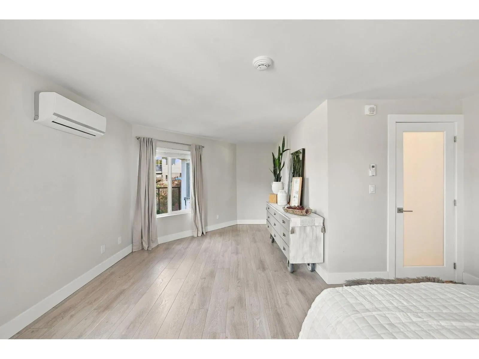 9 15989 MARINE DRIVE