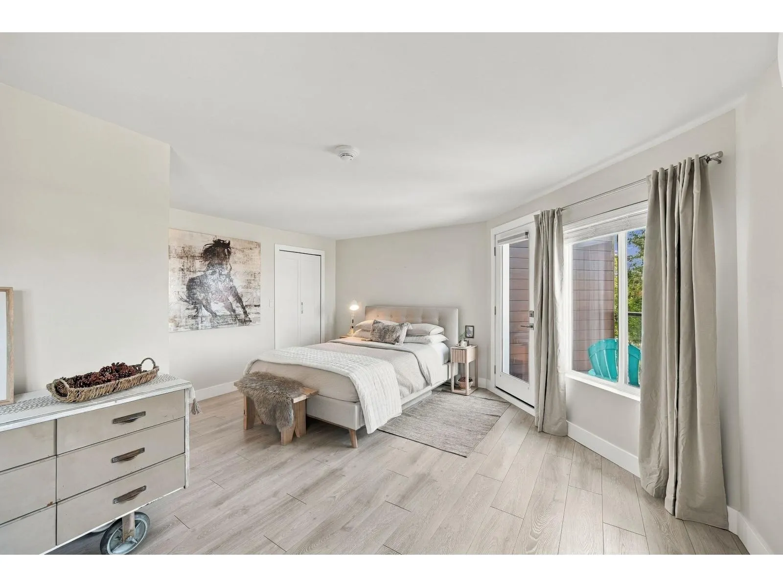 9 15989 MARINE DRIVE