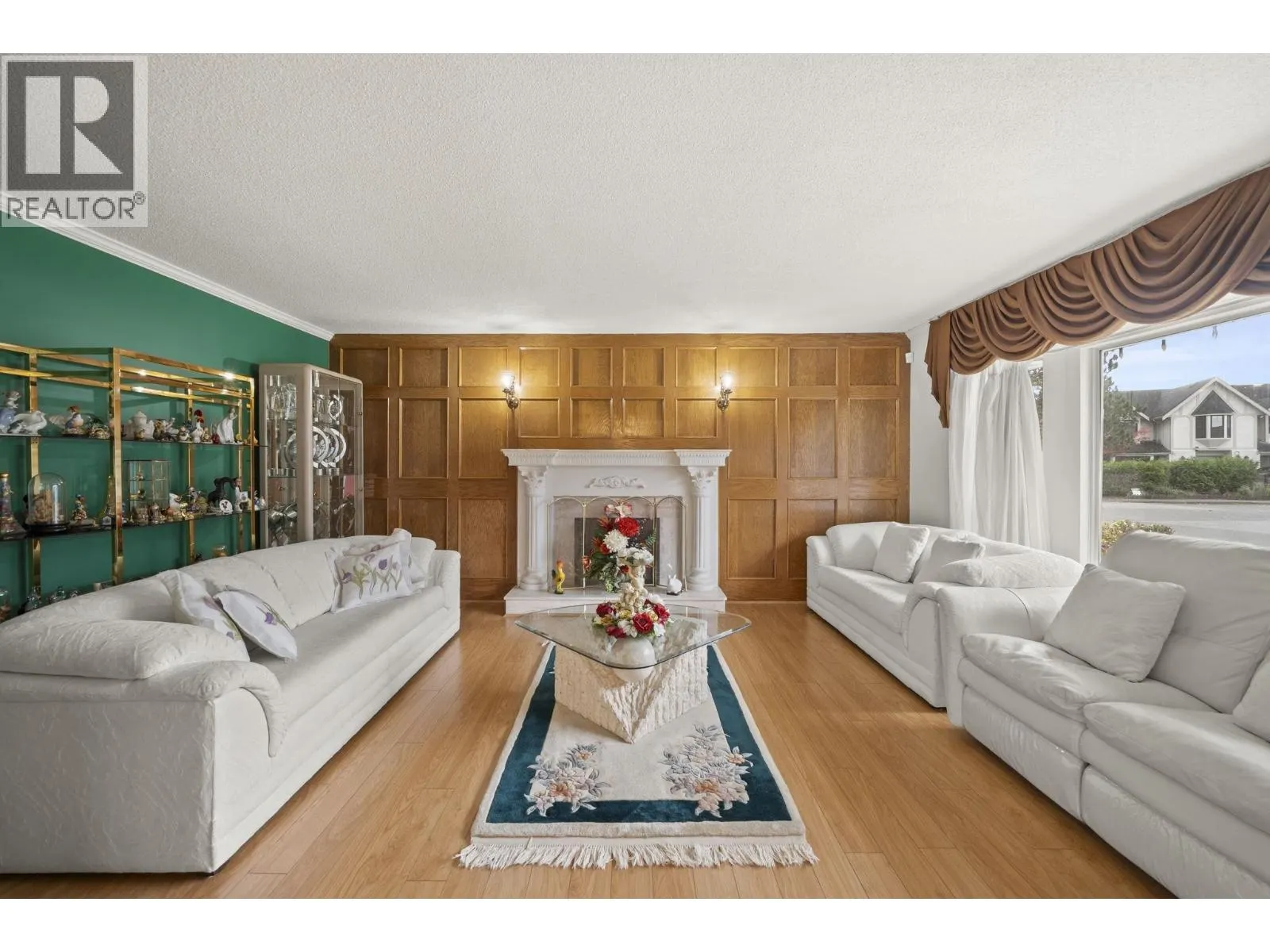 8260 ASPIN DRIVE