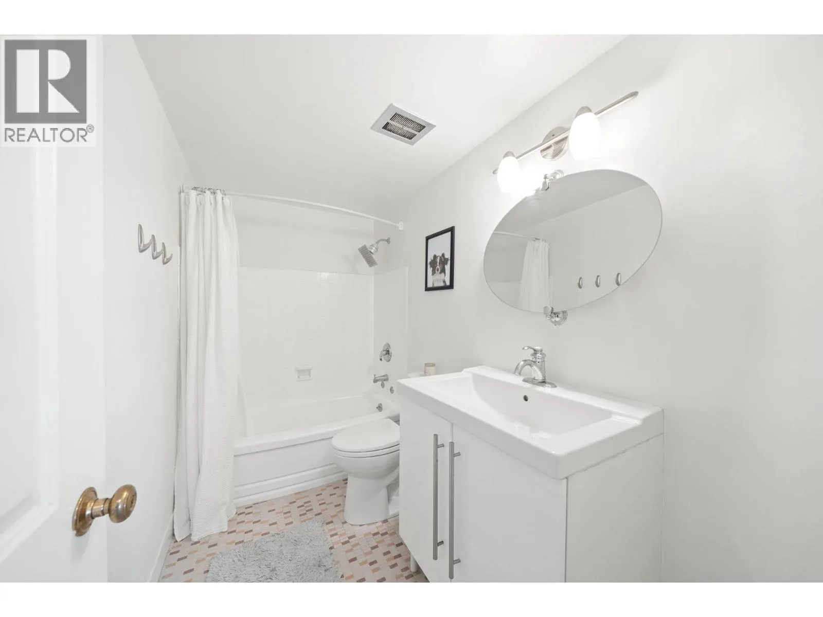 504 1750 ESQUIMALT AVENUE