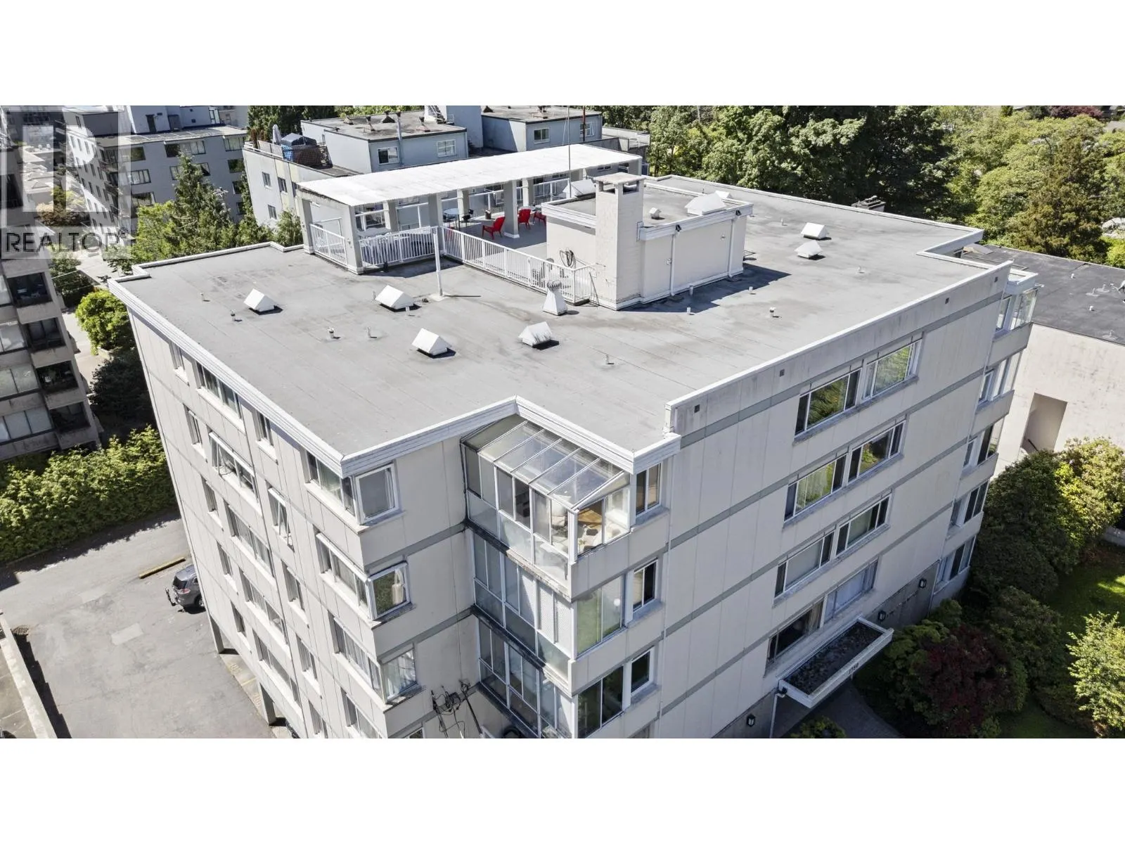 504 1750 ESQUIMALT AVENUE