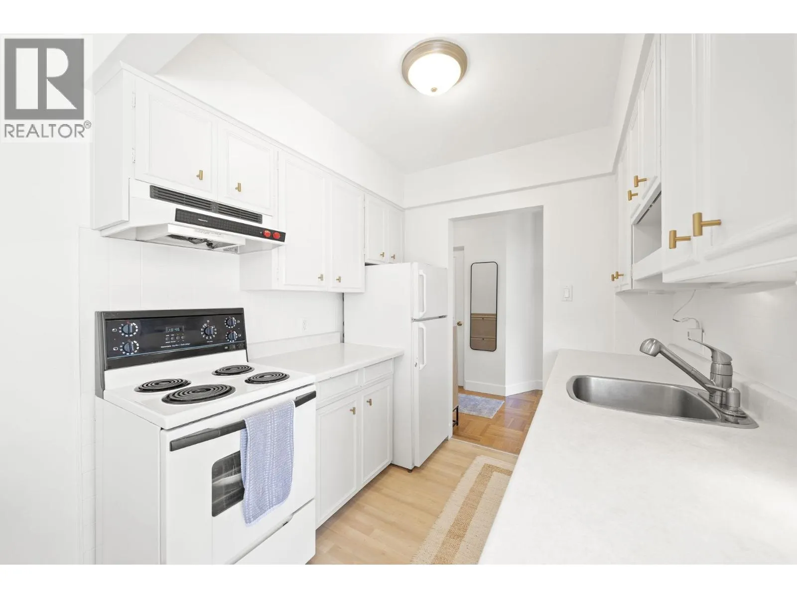504 1750 ESQUIMALT AVENUE
