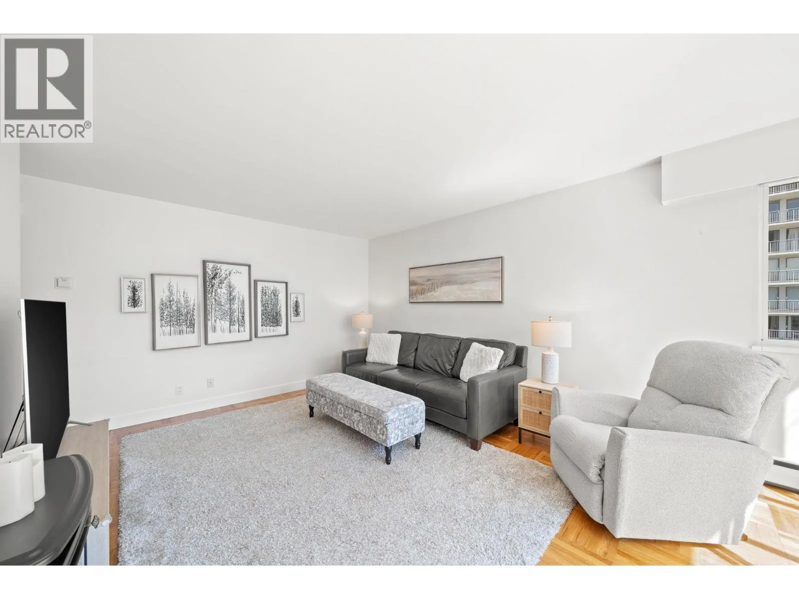 504 1750 ESQUIMALT AVENUE
