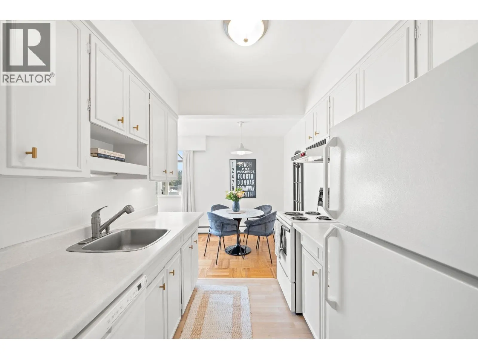 504 1750 ESQUIMALT AVENUE