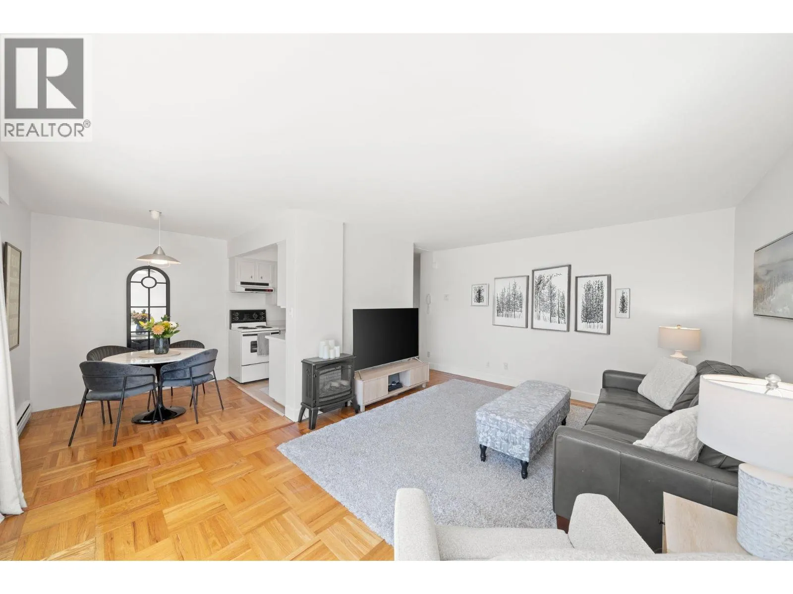 504 1750 ESQUIMALT AVENUE