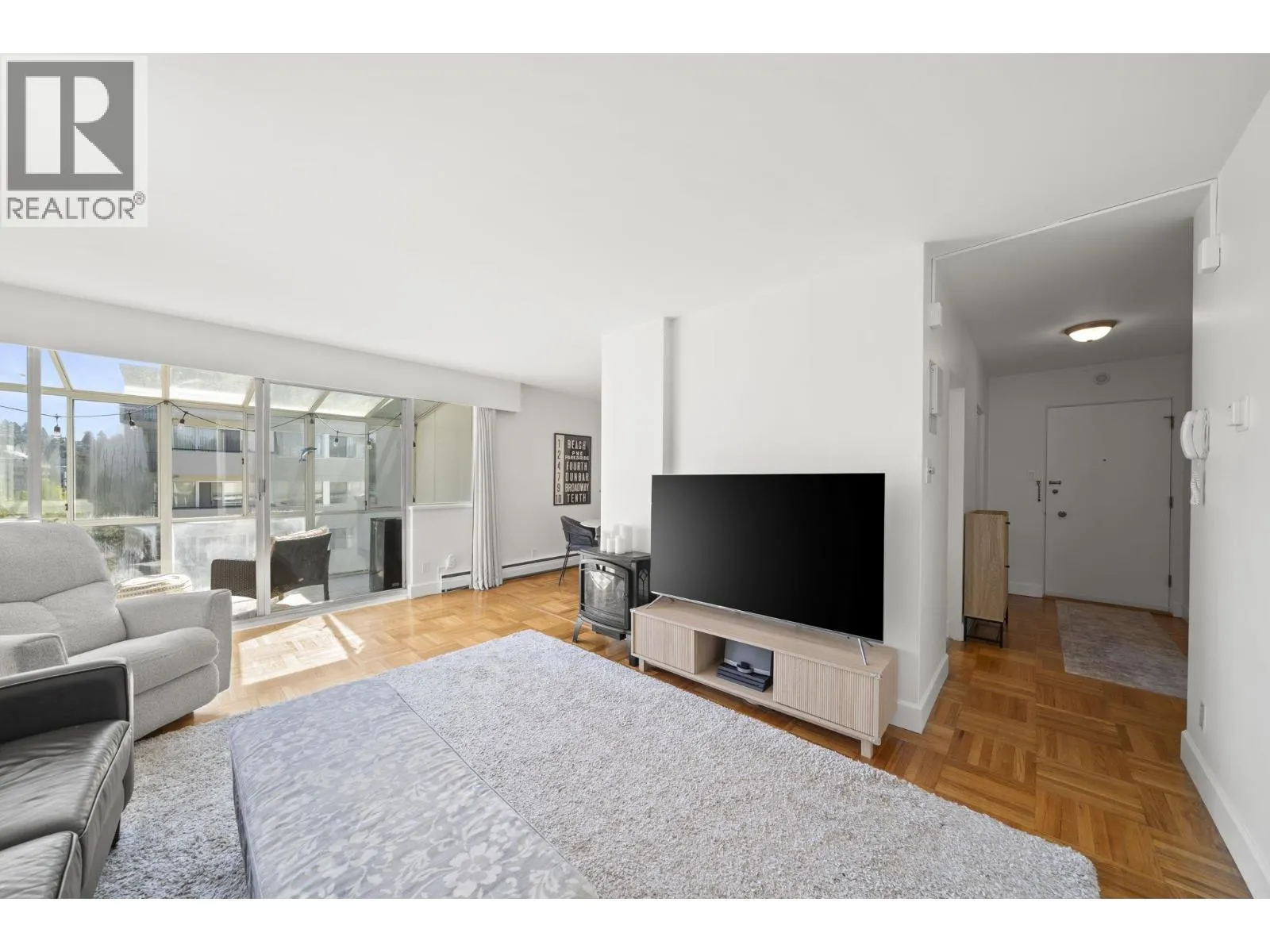 504 1750 ESQUIMALT AVENUE