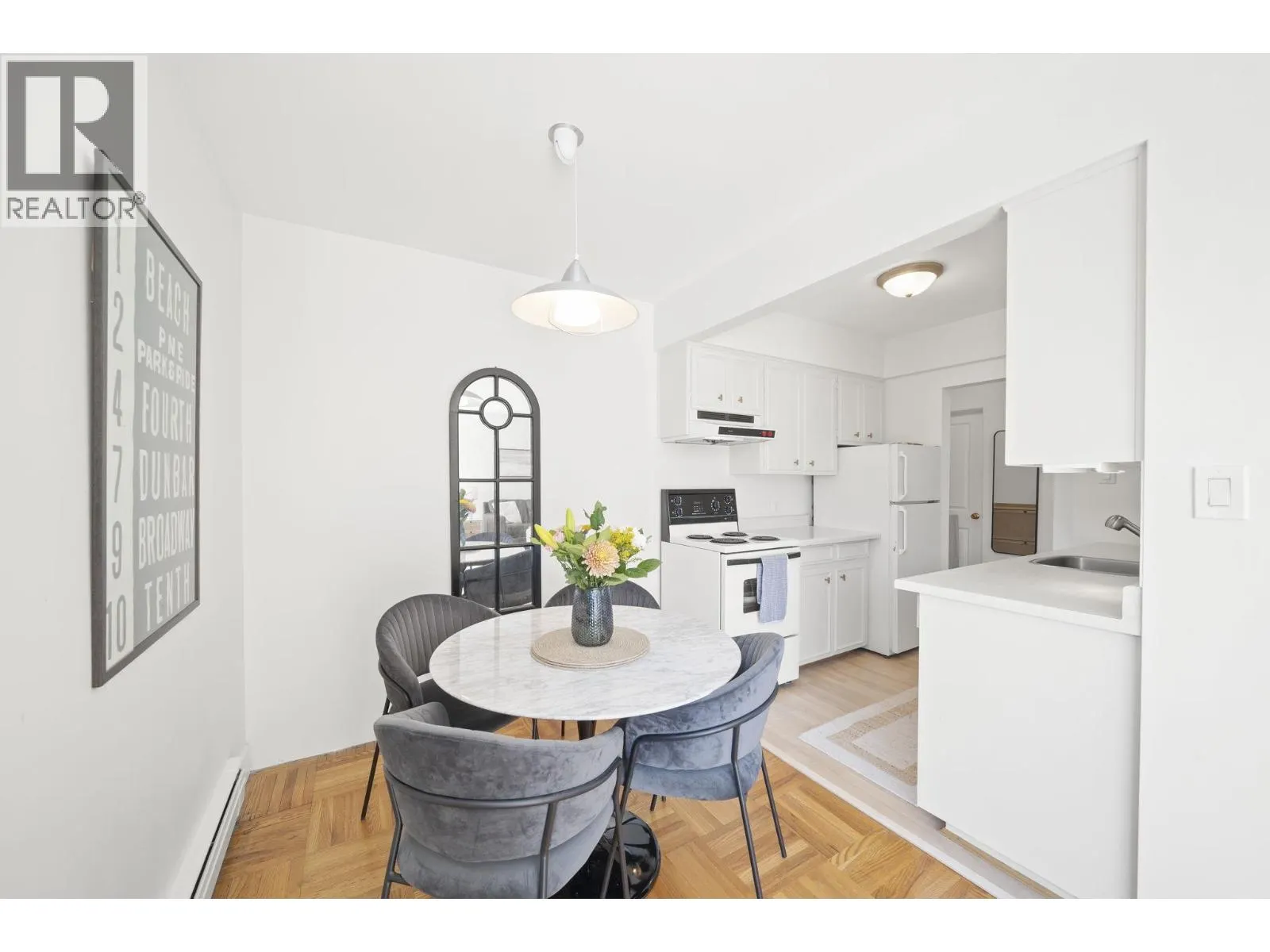 504 1750 ESQUIMALT AVENUE