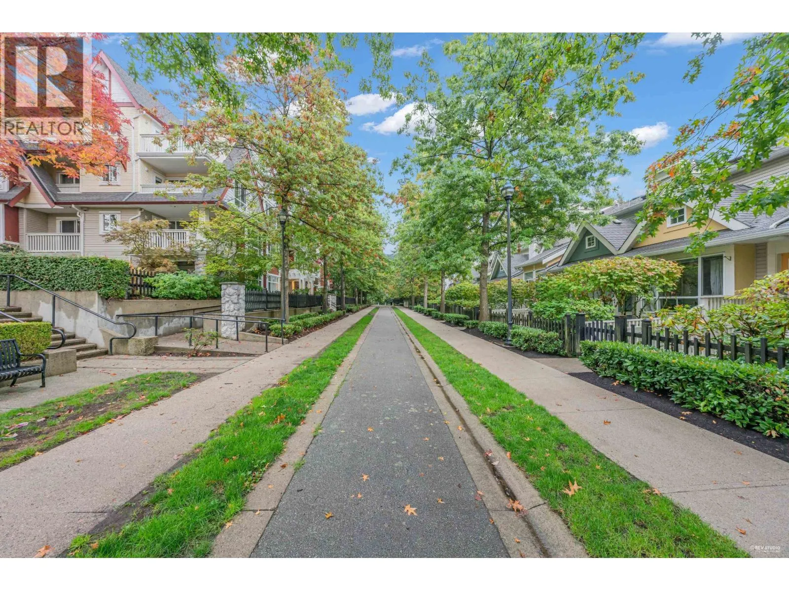 306 6833 VILLAGE GRN