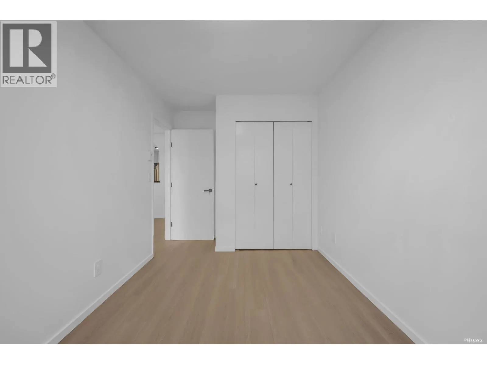 306 6833 VILLAGE GRN