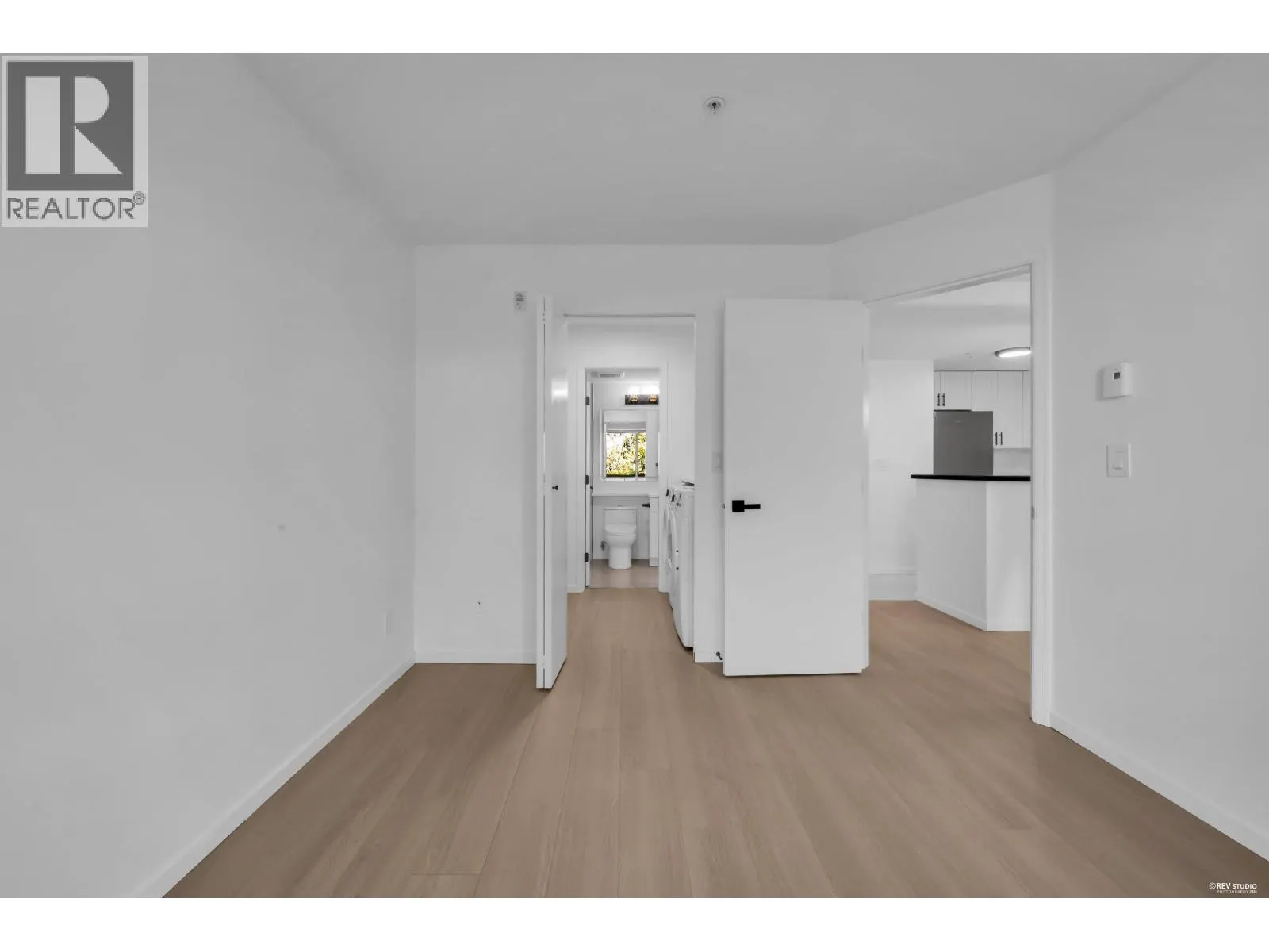 306 6833 VILLAGE GRN