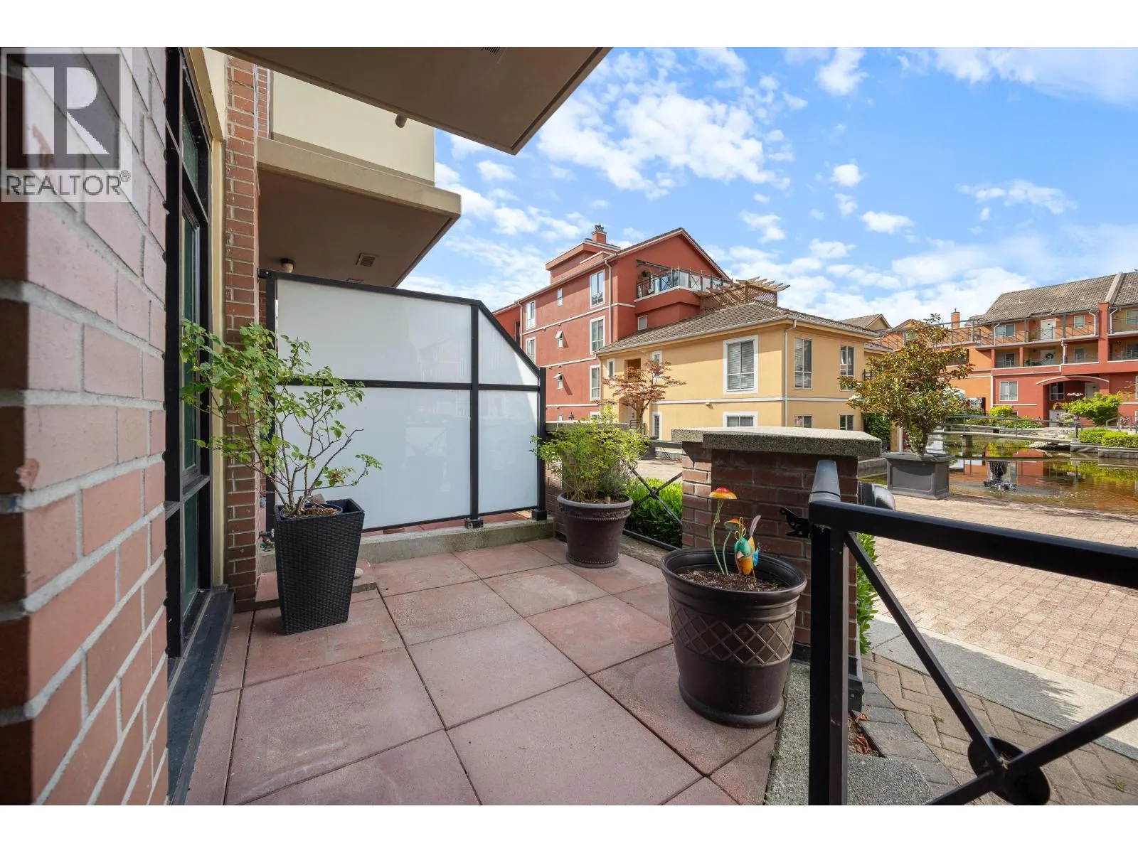 114 8 RENAISSANCE SQUARE