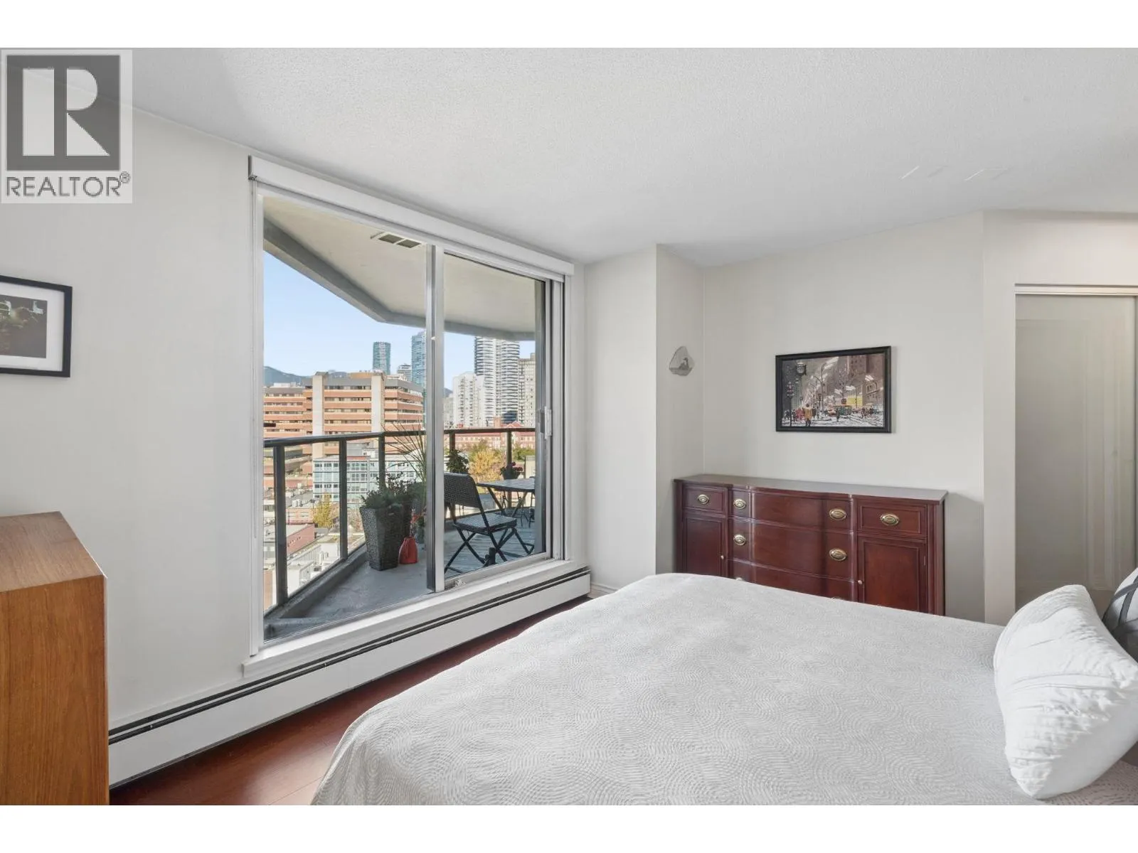 1403 1010 BURNABY STREET