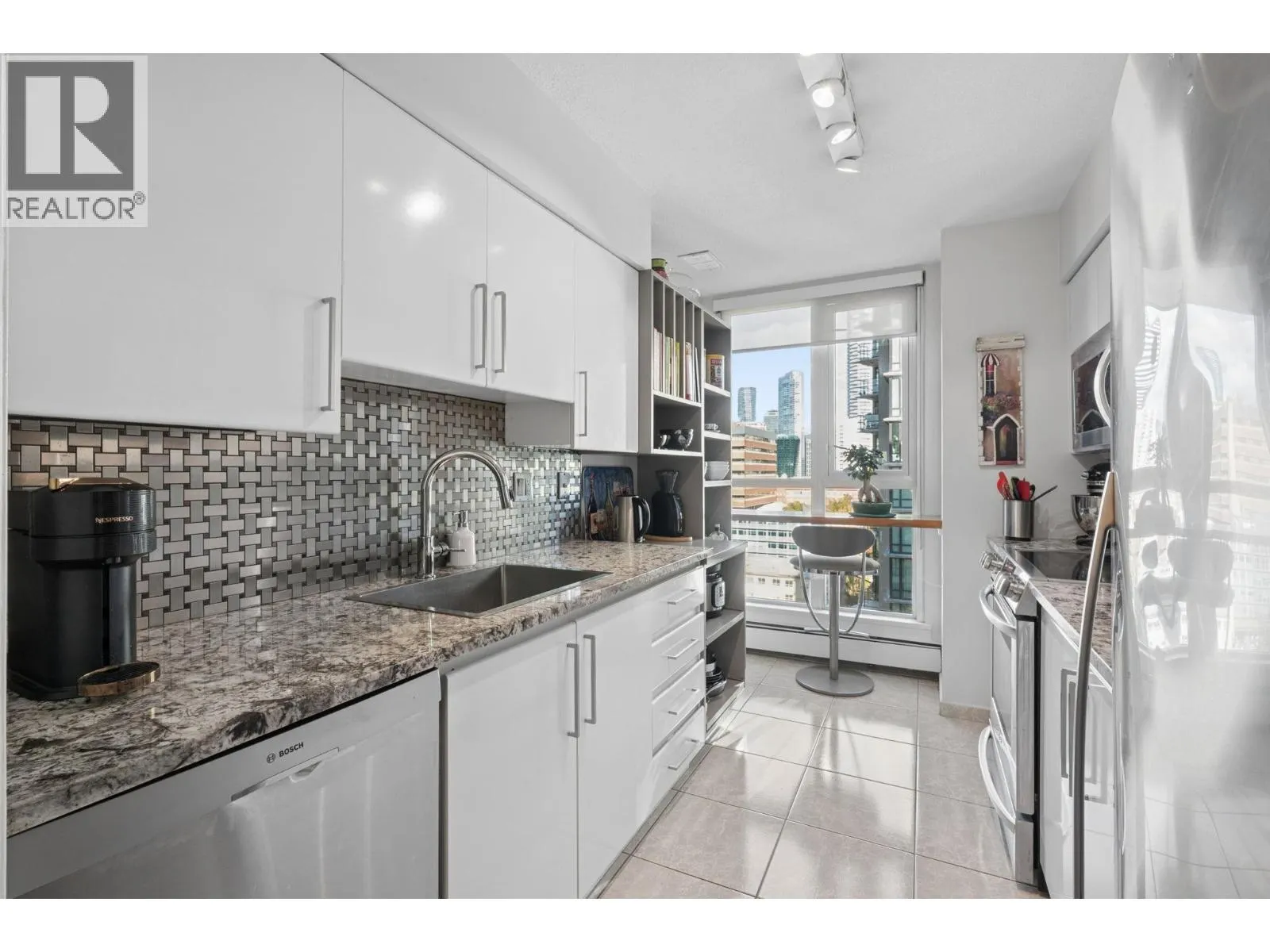 1403 1010 BURNABY STREET