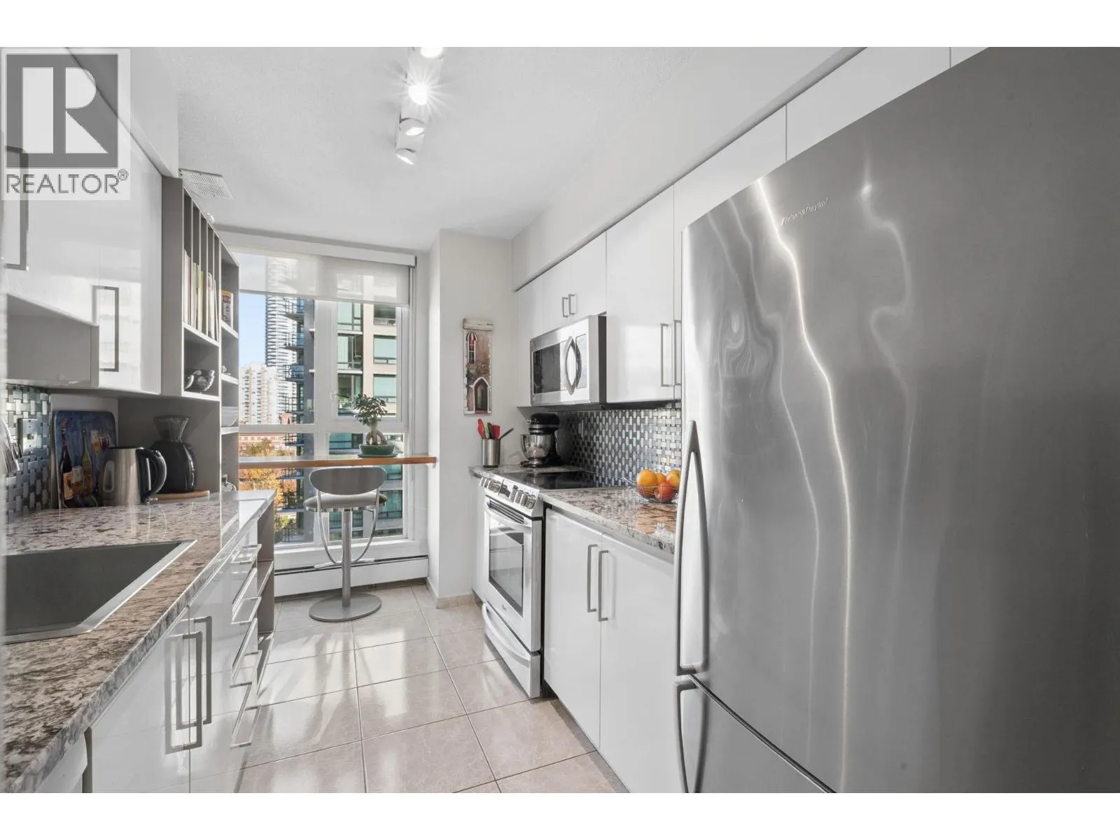 1403 1010 BURNABY STREET