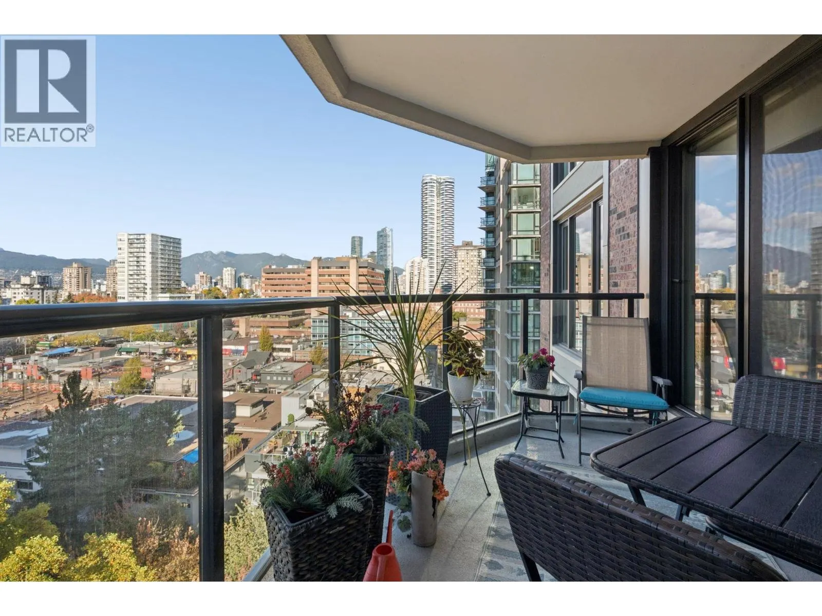 1403 1010 BURNABY STREET