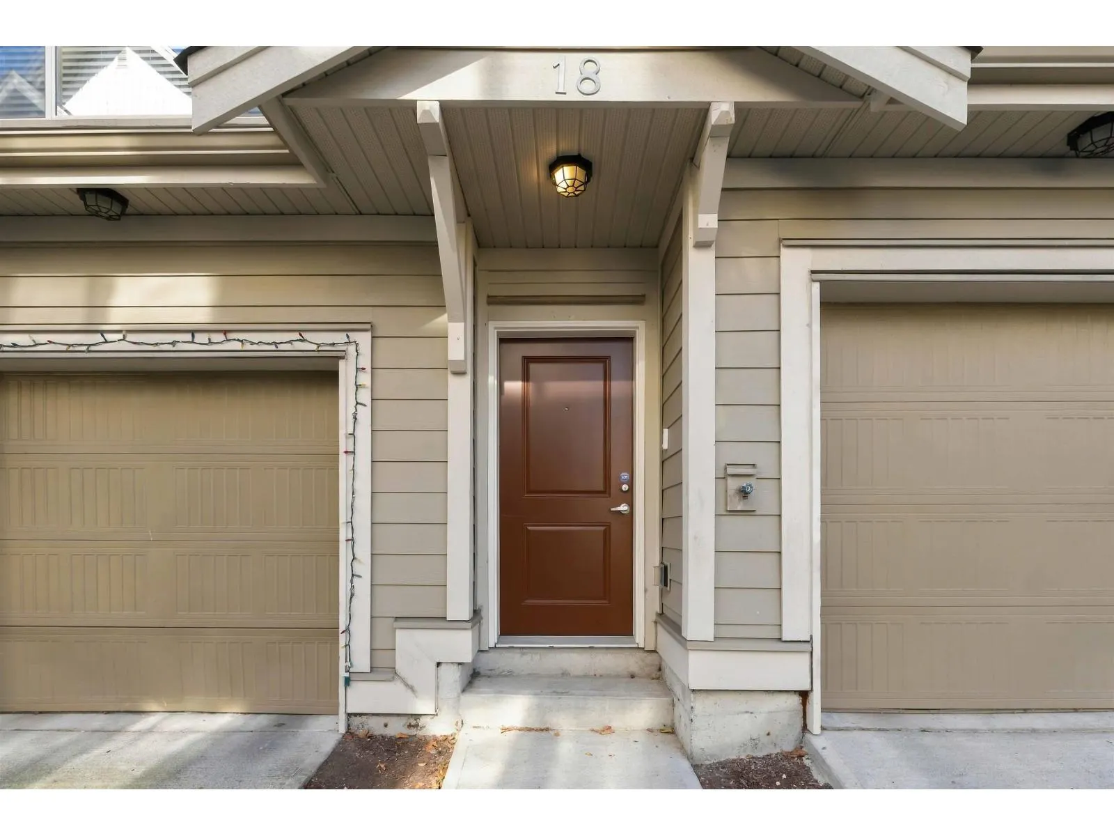 18 19097 64 AVENUE