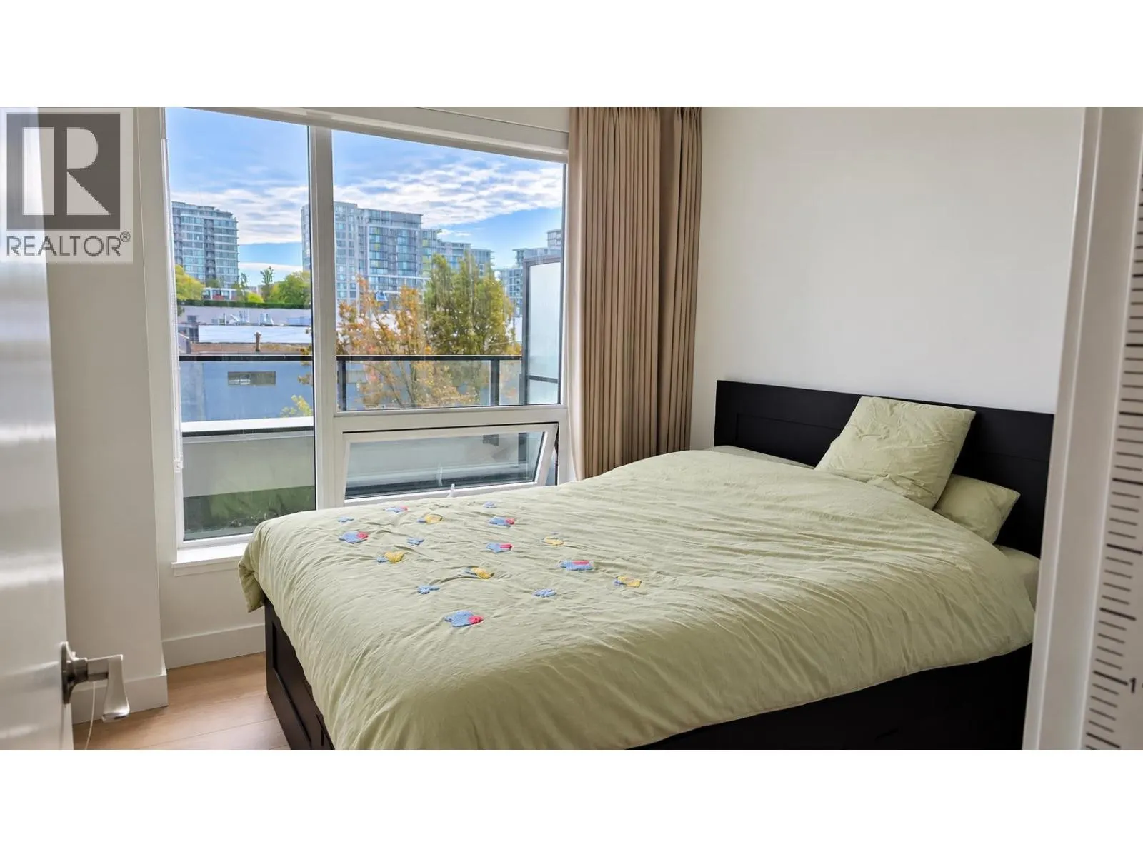 301 7977 LANSDOWNE ROAD