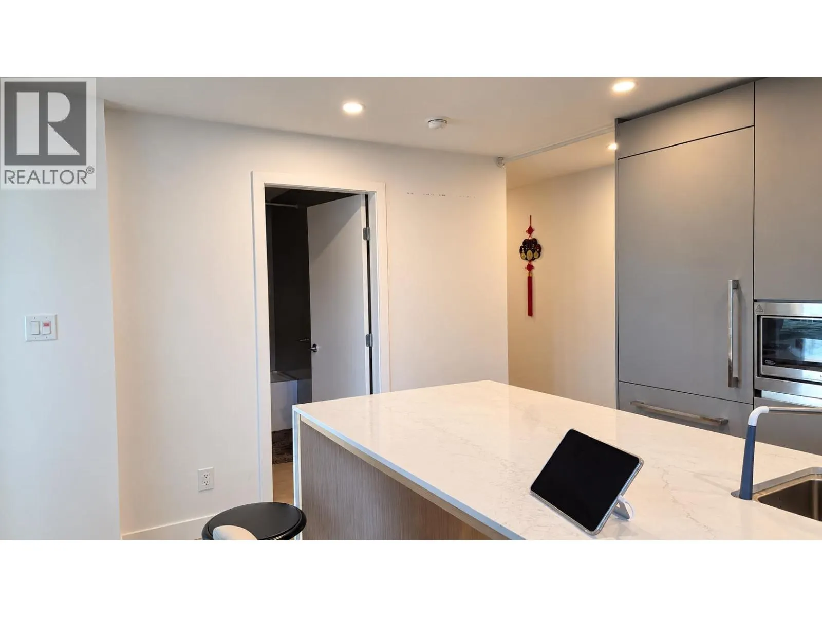 301 7977 LANSDOWNE ROAD
