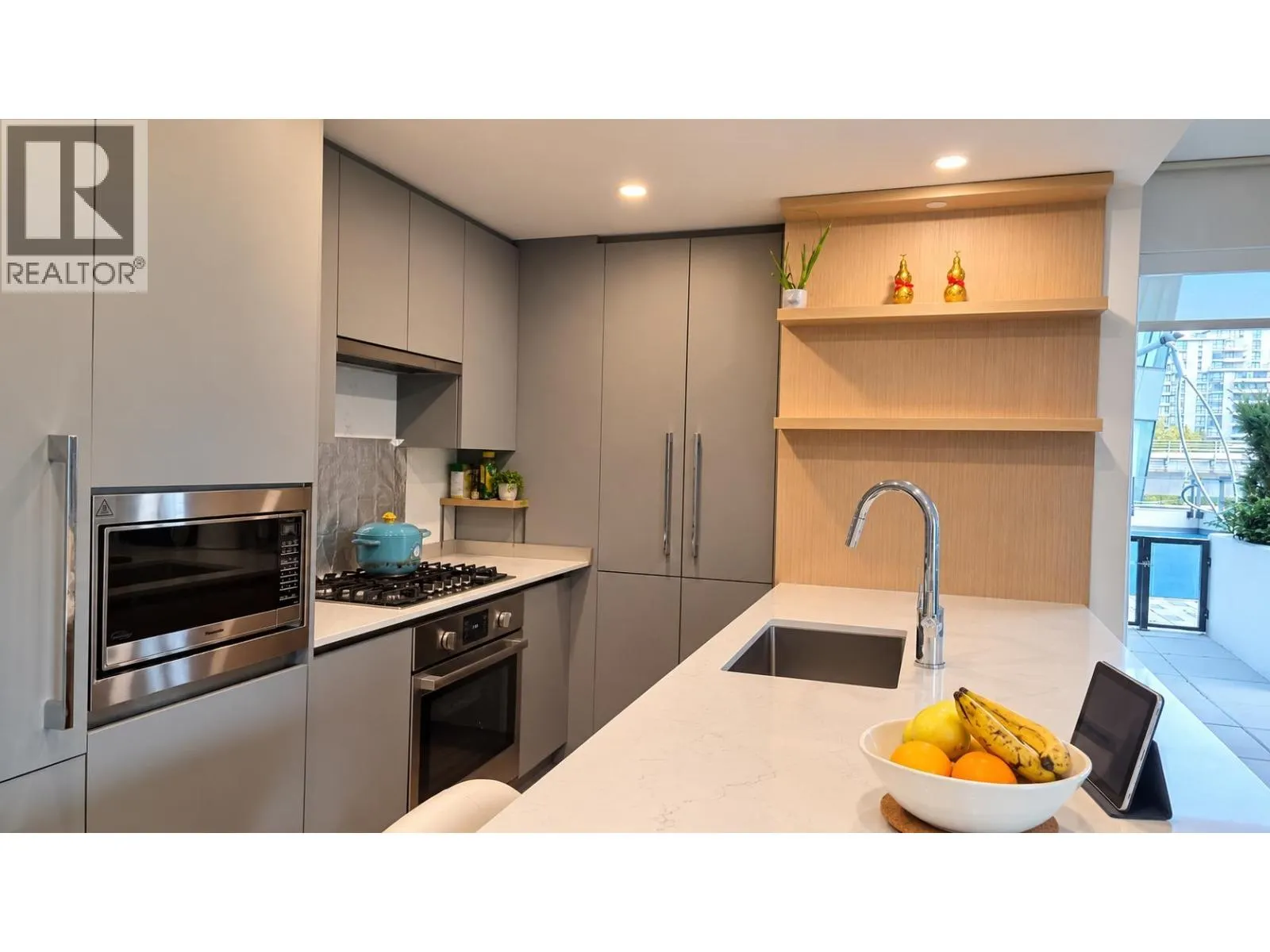 301 7977 LANSDOWNE ROAD