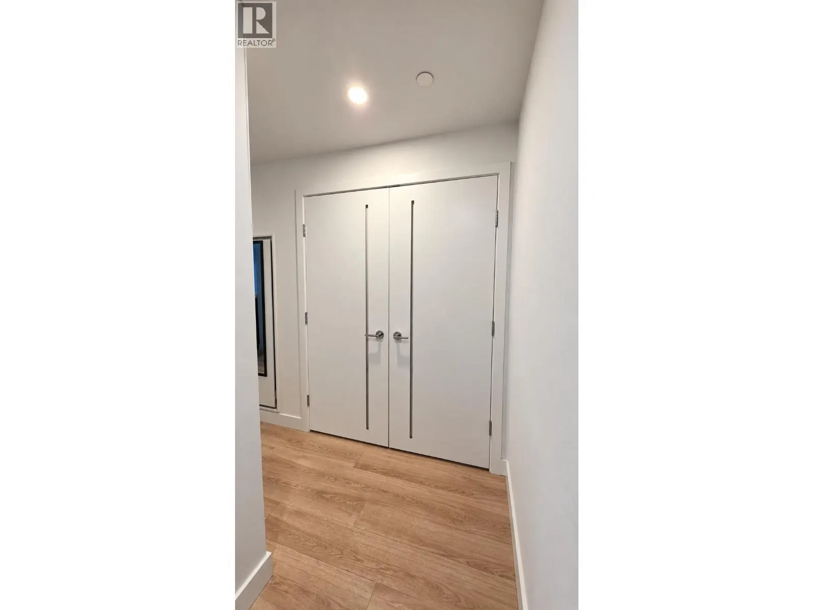 301 7977 LANSDOWNE ROAD